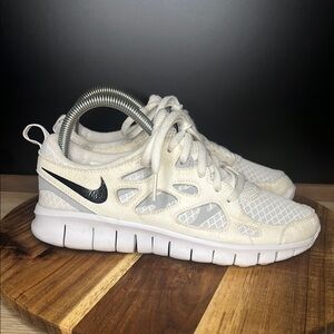 Nike Free Run 2 GS White/Black – Size 5.5Y – Good Condition